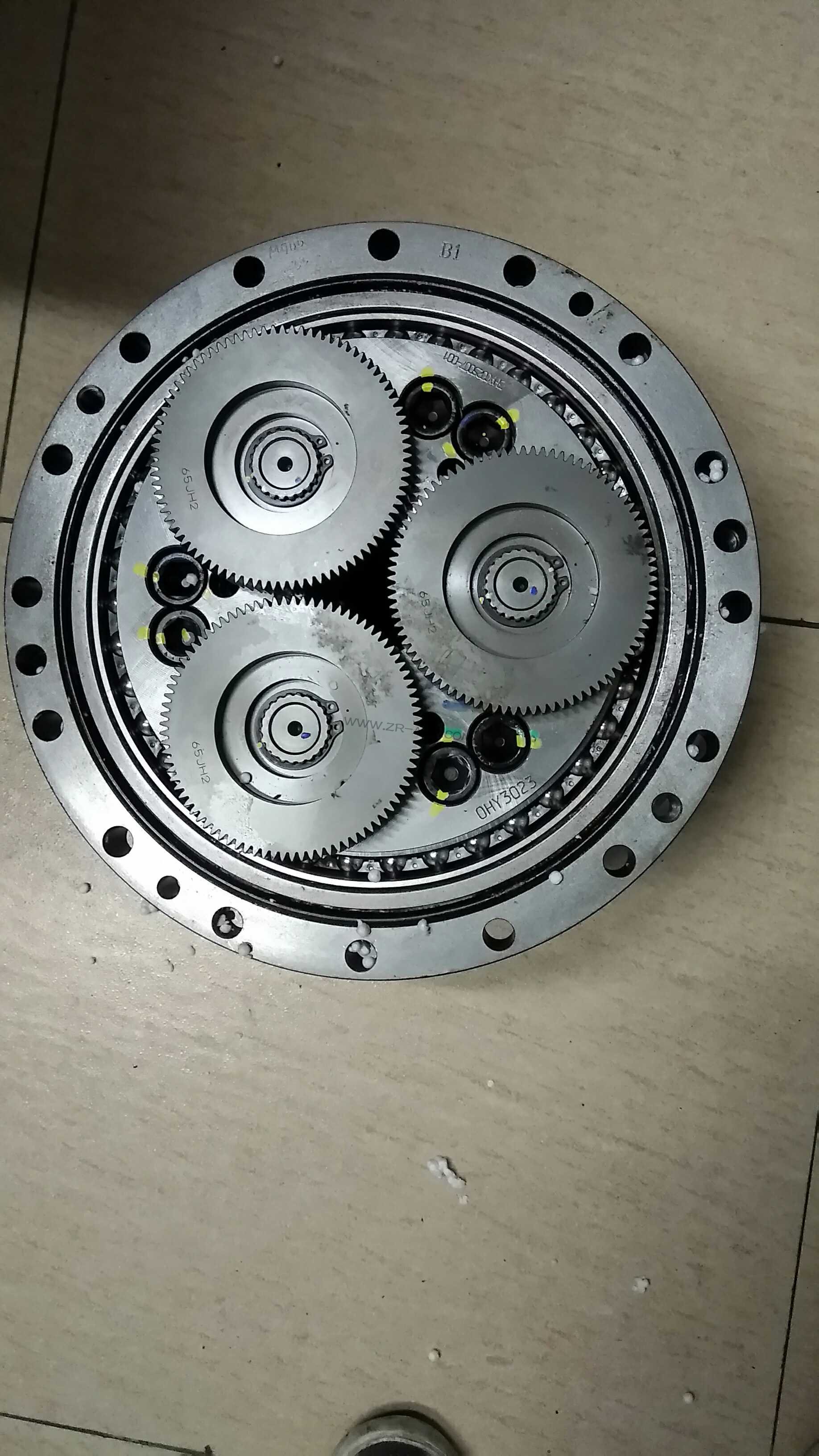 ABB機器人IRB4600二軸齒輪箱減速機油封漏油維修