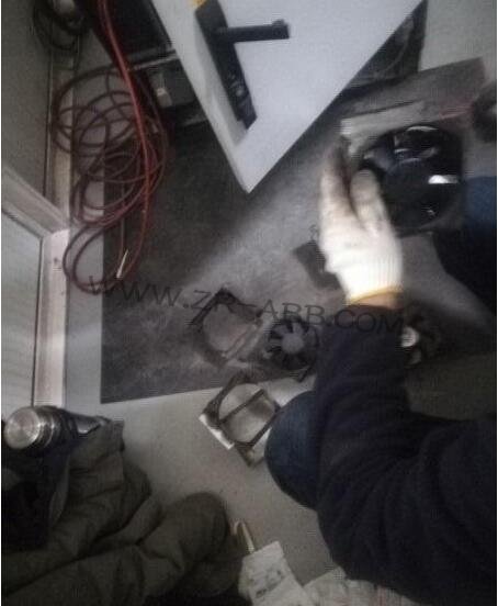 ABB機器人IRB460保養換油流程